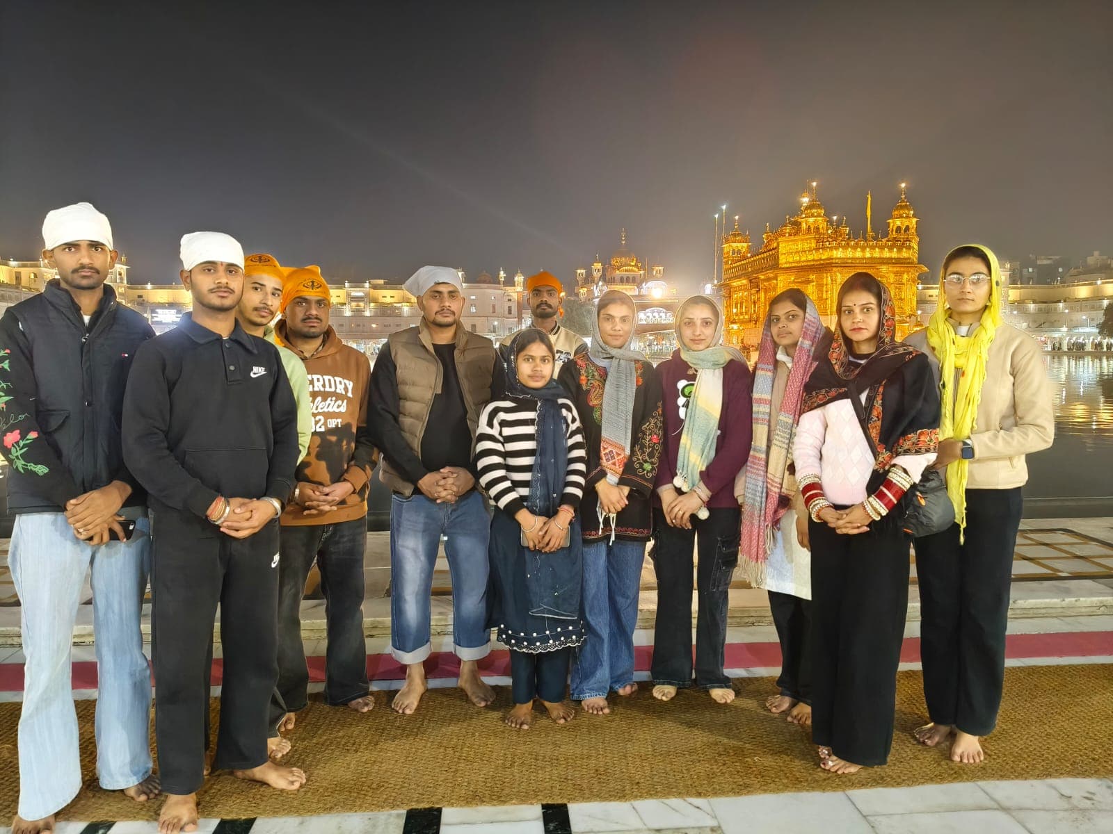 Students on educational trip to Golden Temple, Amritsar